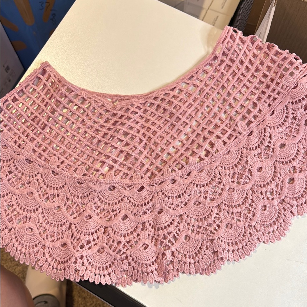 Source Unknown Pink Lace Collar